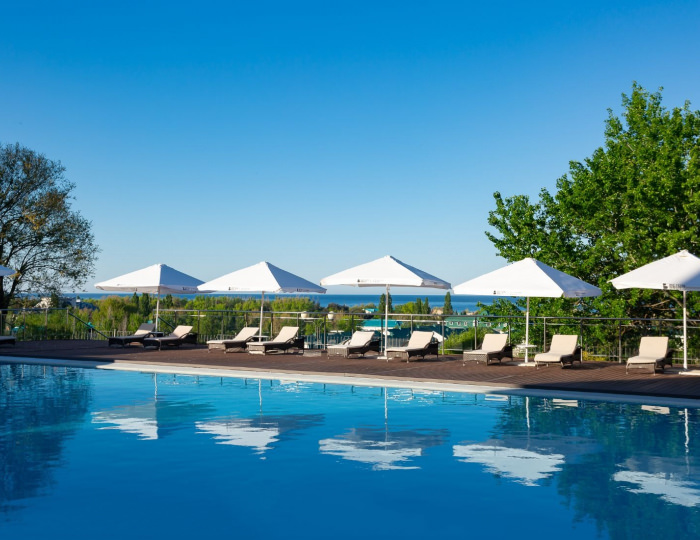 Открытый бассейн - Отель Beton Brut / Бетон Брют