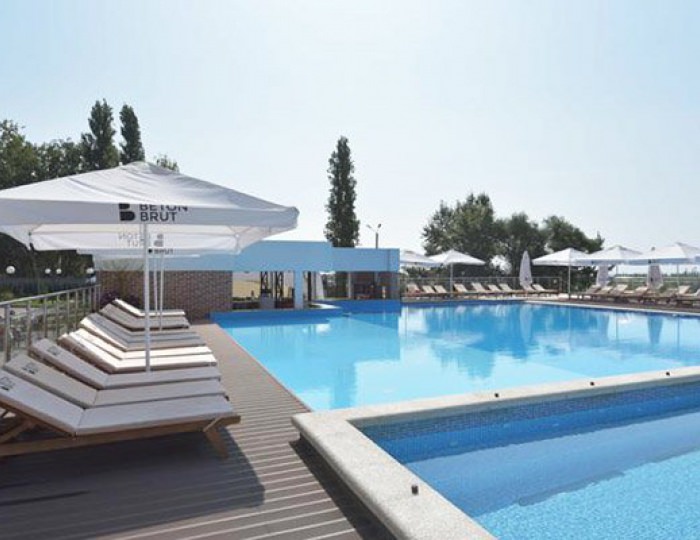 Открытый бассейн - Отель Beton Brut / Бетон Брют